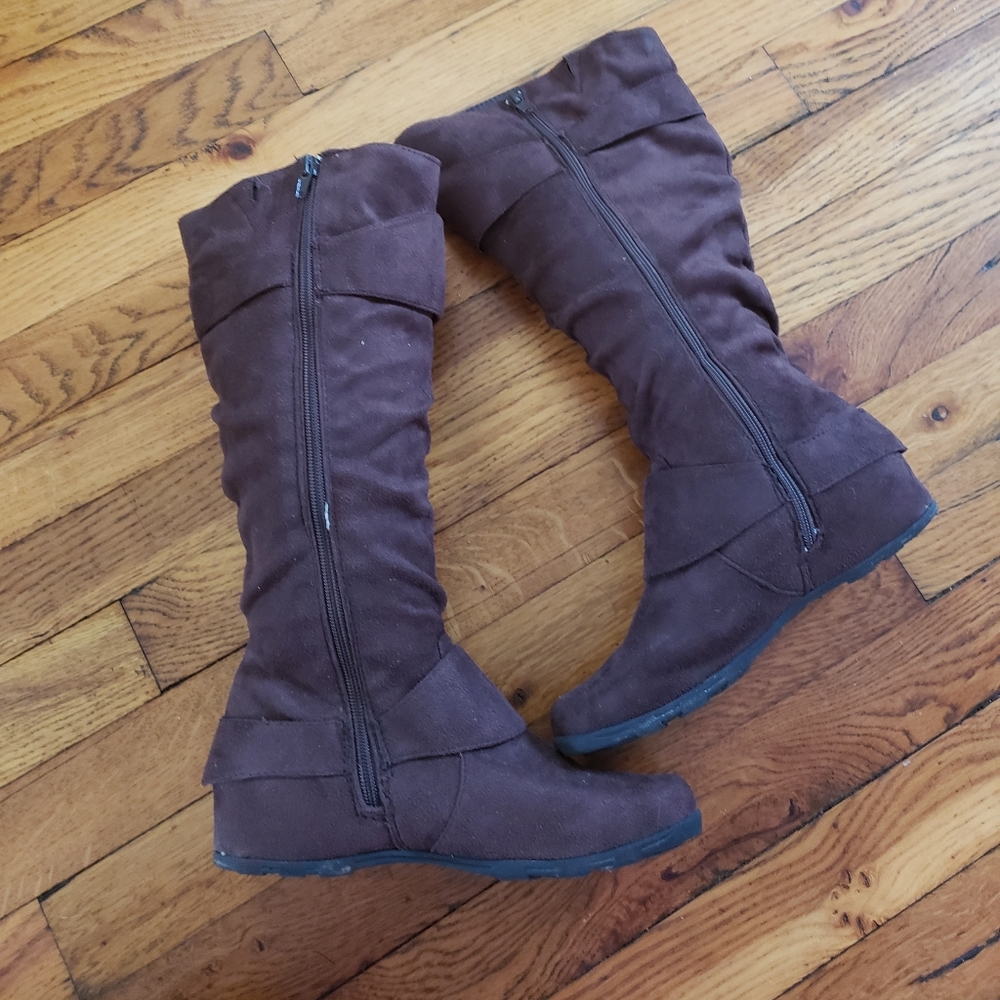 Women's Journee Brown Suede riding boots size 6